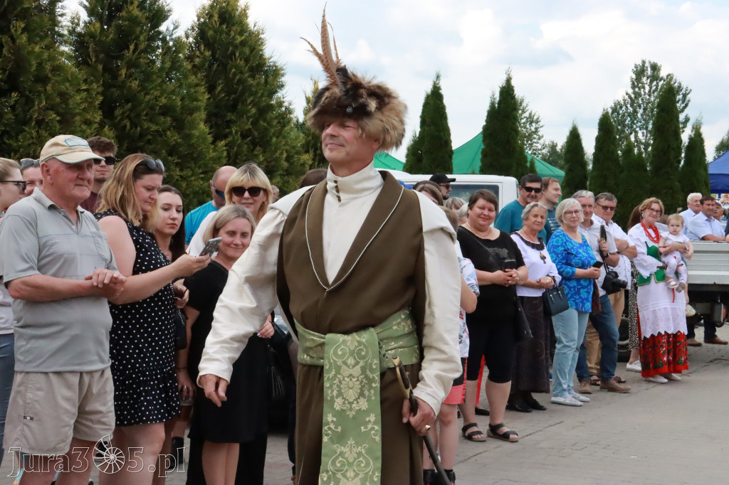 Fotorelacja: Pokazem Mody Historycznej we Włodowicach.