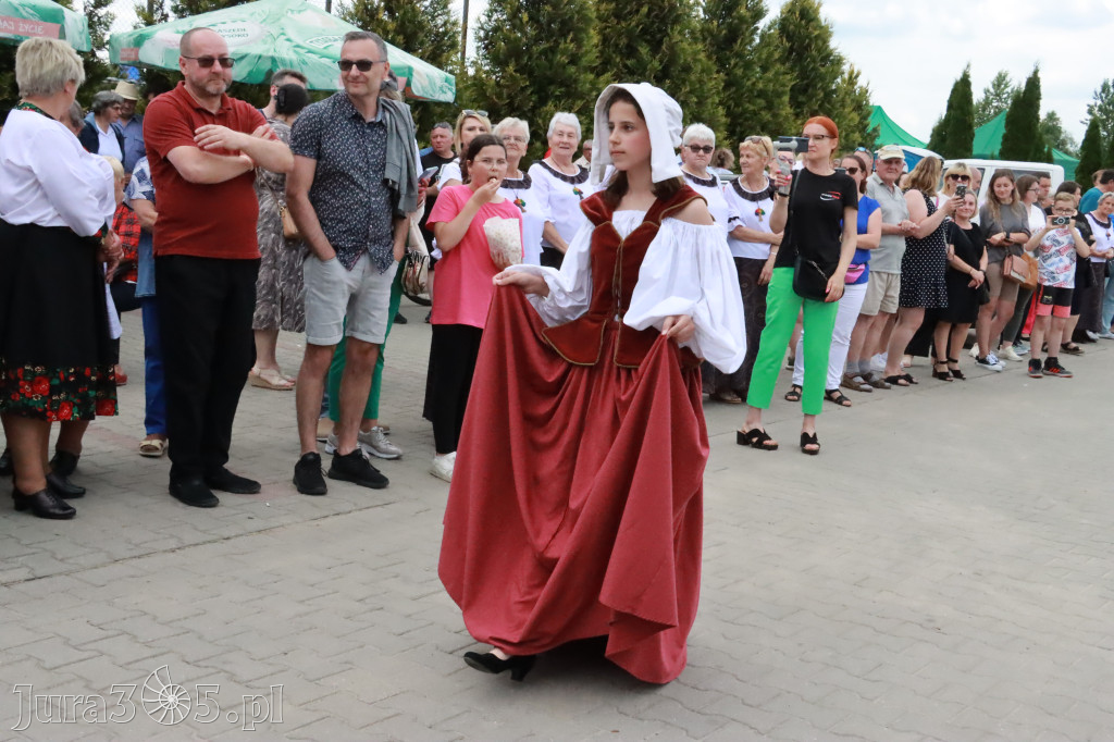 Fotorelacja: Pokazem Mody Historycznej we Włodowicach.