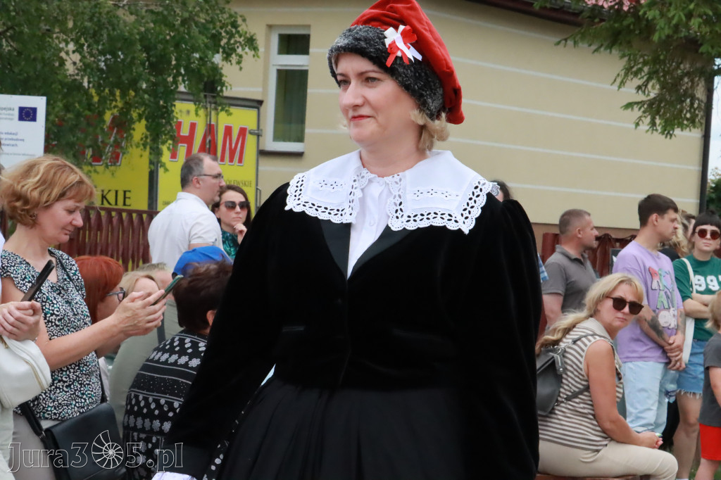 Fotorelacja: Pokazem Mody Historycznej we Włodowicach.