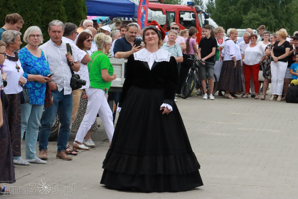 Fotorelacja: Pokazem Mody Historycznej we Włodowicach.
