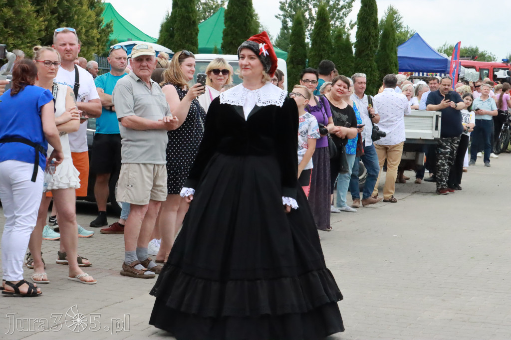 Fotorelacja: Pokazem Mody Historycznej we Włodowicach.