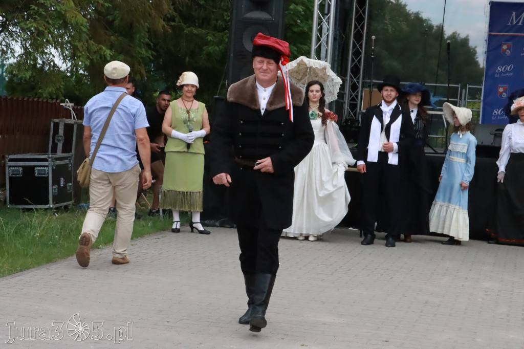 Fotorelacja: Pokazem Mody Historycznej we Włodowicach.