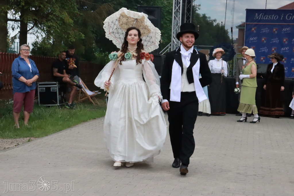 Fotorelacja: Pokazem Mody Historycznej we Włodowicach.