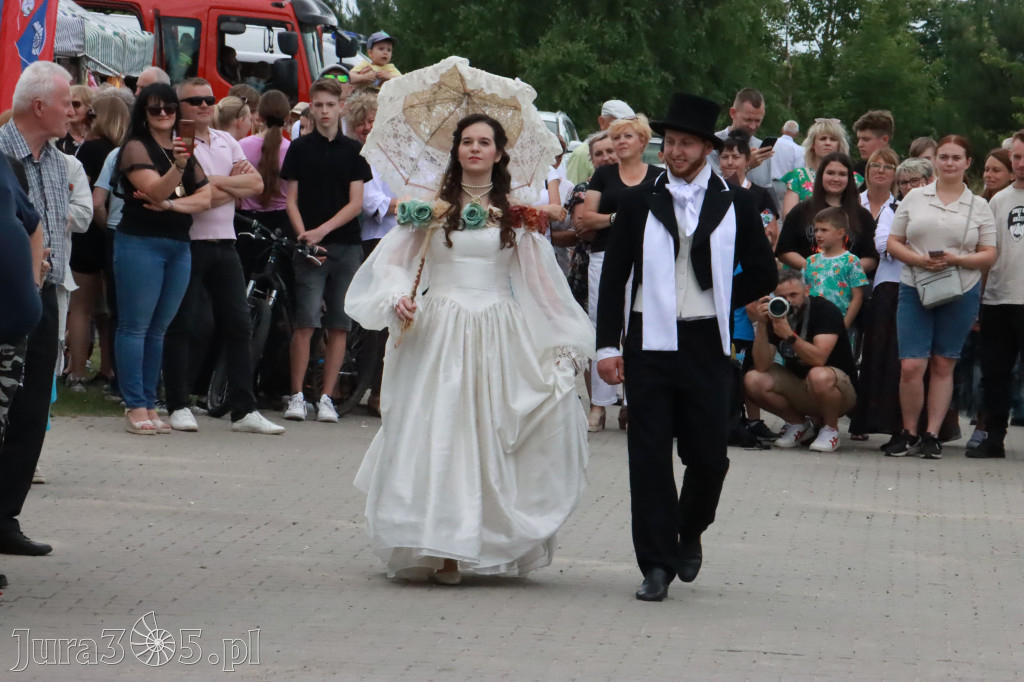 Fotorelacja: Pokazem Mody Historycznej we Włodowicach.