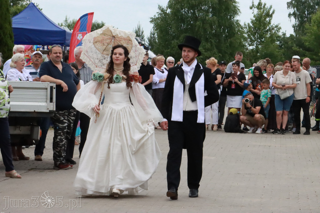 Fotorelacja: Pokazem Mody Historycznej we Włodowicach.