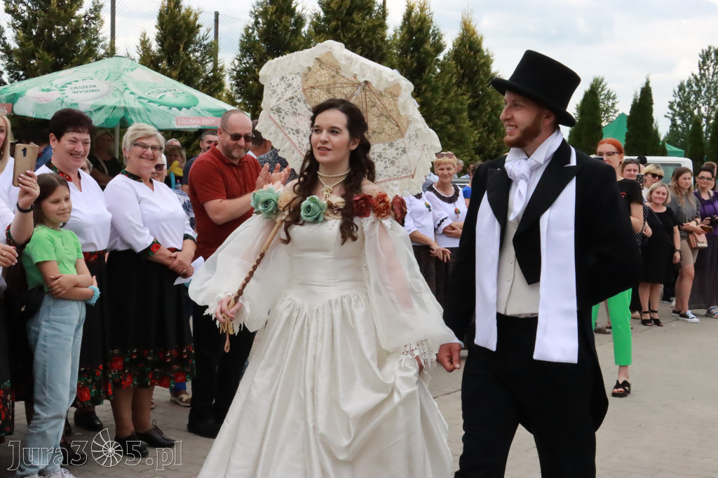 Fotorelacja: Pokazem Mody Historycznej we Włodowicach.
