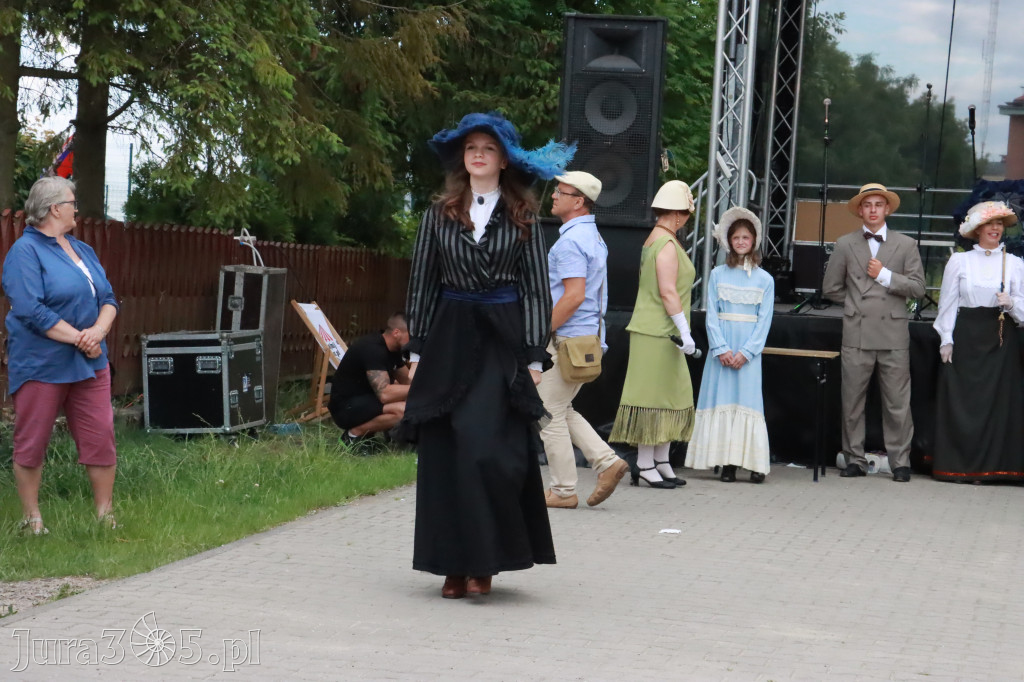 Fotorelacja: Pokazem Mody Historycznej we Włodowicach.