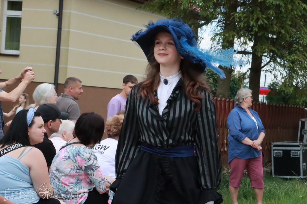 Fotorelacja: Pokazem Mody Historycznej we Włodowicach.