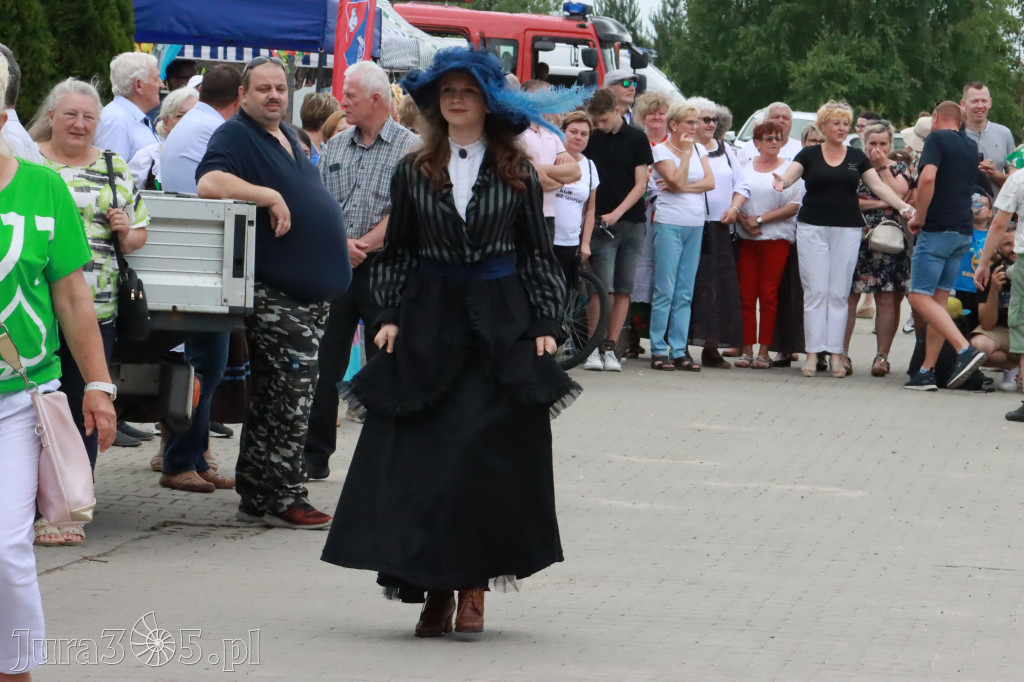 Fotorelacja: Pokazem Mody Historycznej we Włodowicach.