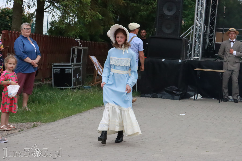 Fotorelacja: Pokazem Mody Historycznej we Włodowicach.