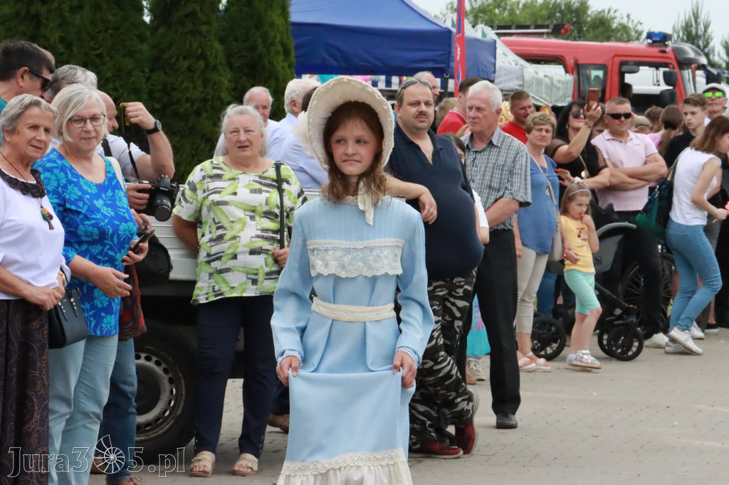 Fotorelacja: Pokazem Mody Historycznej we Włodowicach.
