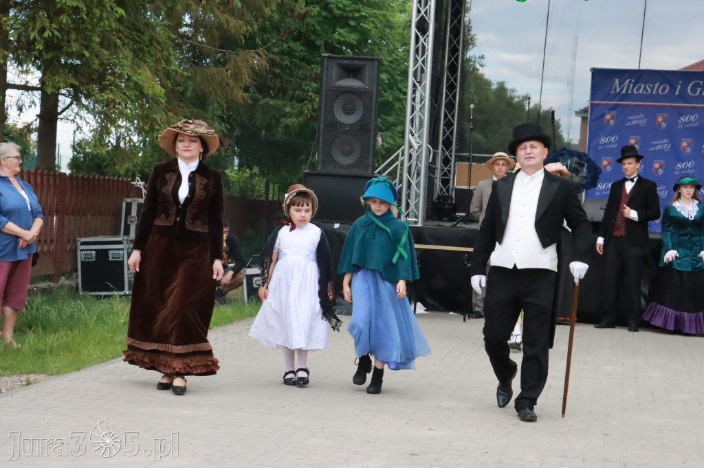 Fotorelacja: Pokazem Mody Historycznej we Włodowicach.