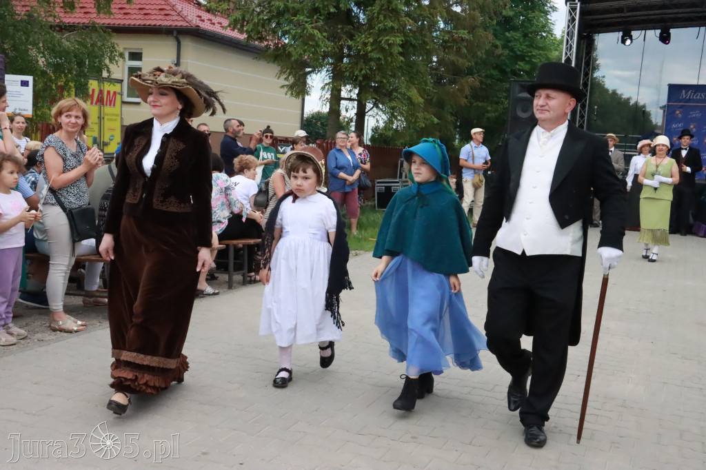 Fotorelacja: Pokazem Mody Historycznej we Włodowicach.