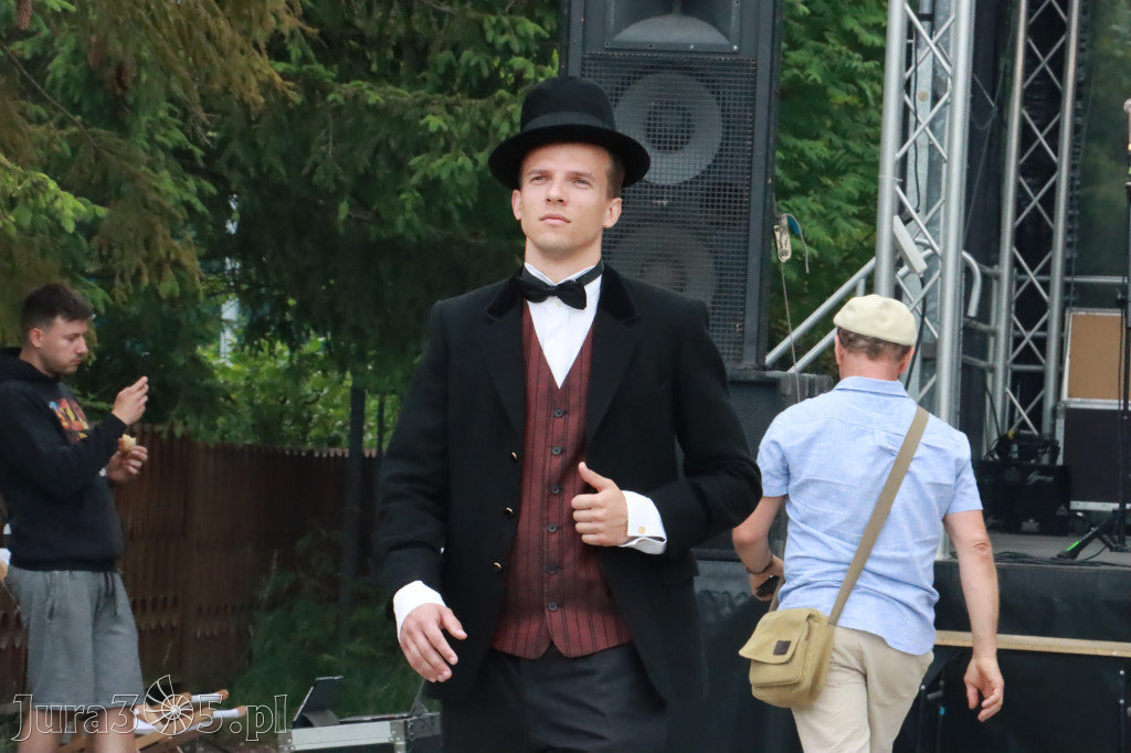 Fotorelacja: Pokazem Mody Historycznej we Włodowicach.