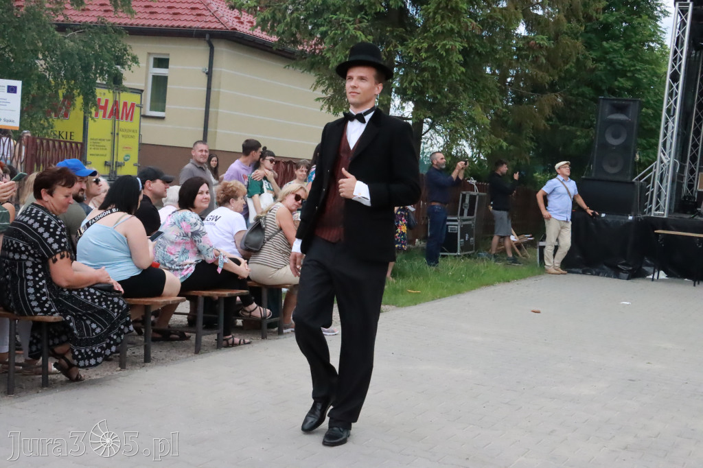 Fotorelacja: Pokazem Mody Historycznej we Włodowicach.