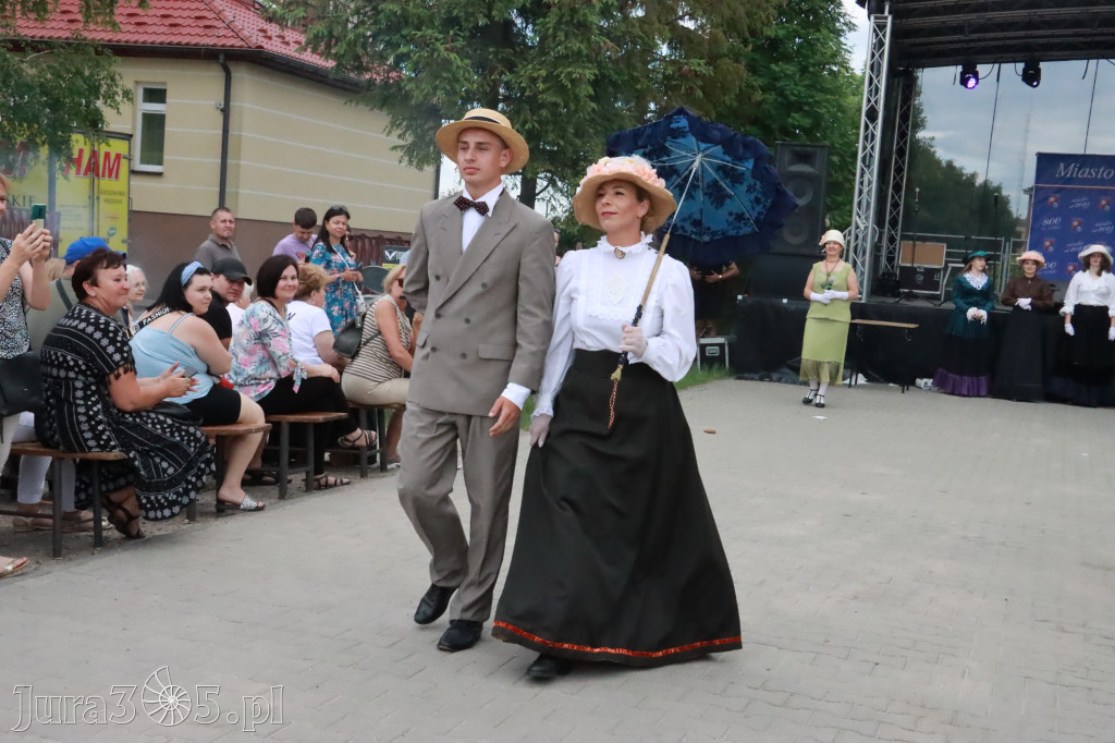 Fotorelacja: Pokazem Mody Historycznej we Włodowicach.
