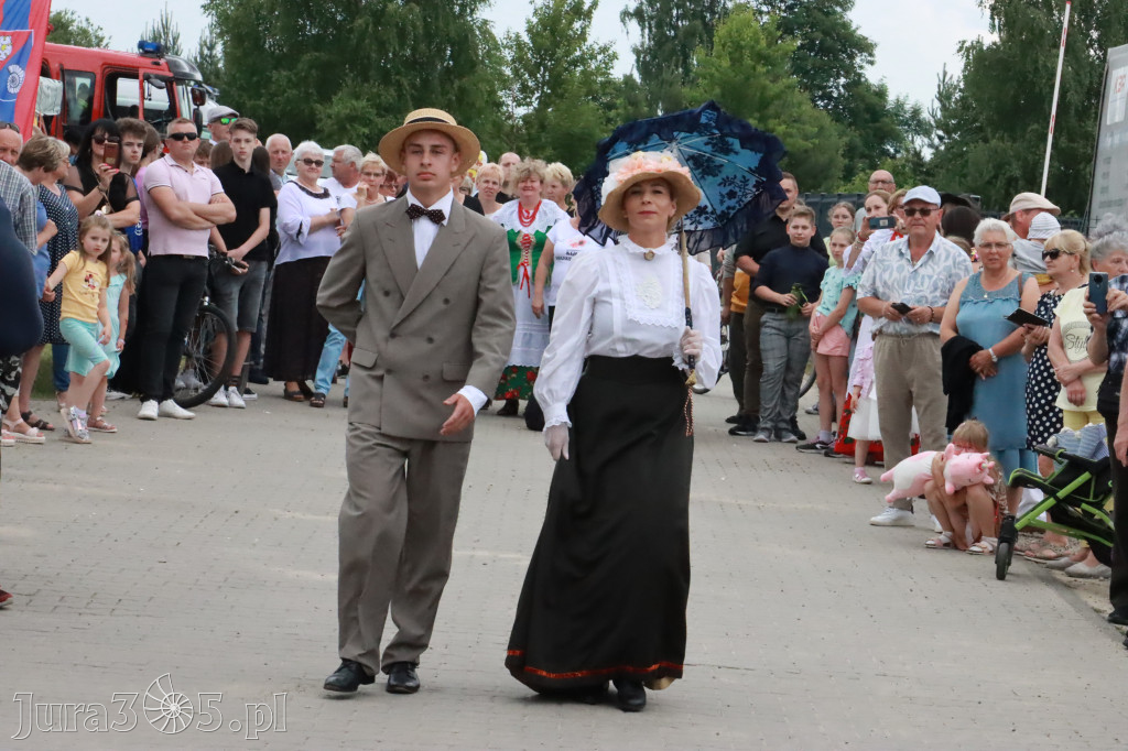 Fotorelacja: Pokazem Mody Historycznej we Włodowicach.