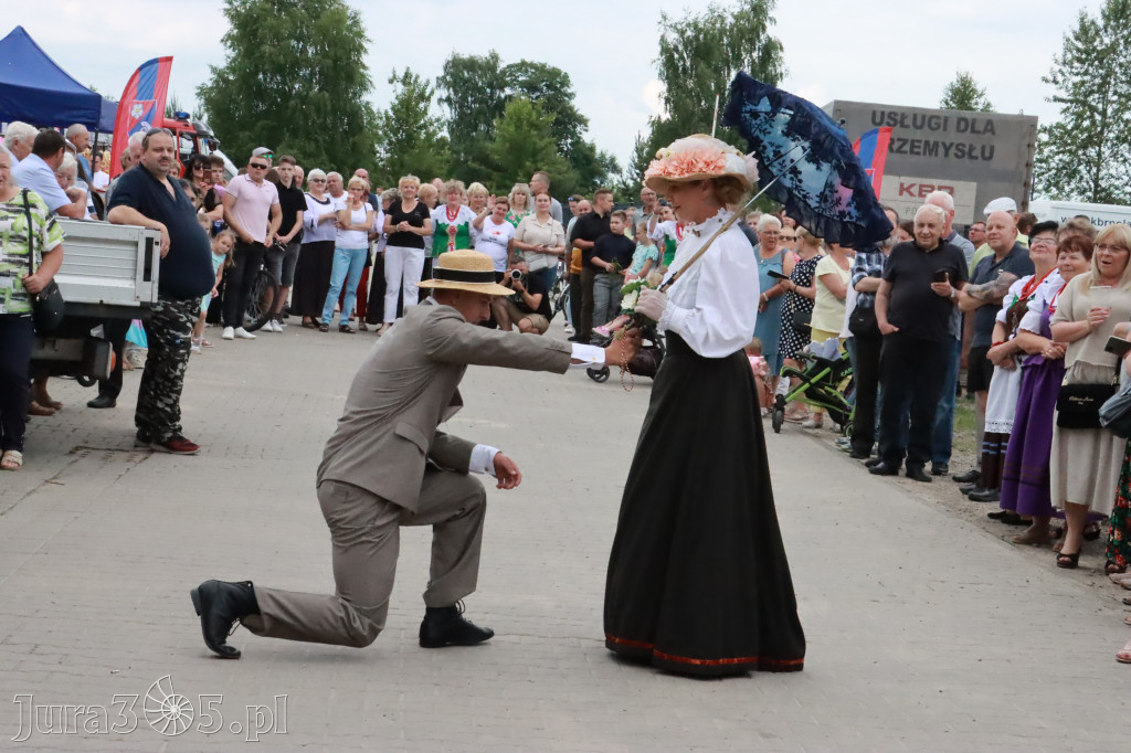 Fotorelacja: Pokazem Mody Historycznej we Włodowicach.
