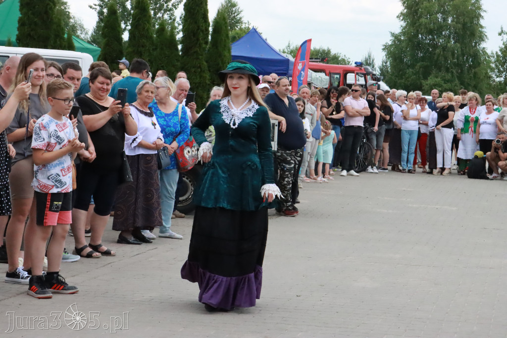 Fotorelacja: Pokazem Mody Historycznej we Włodowicach.