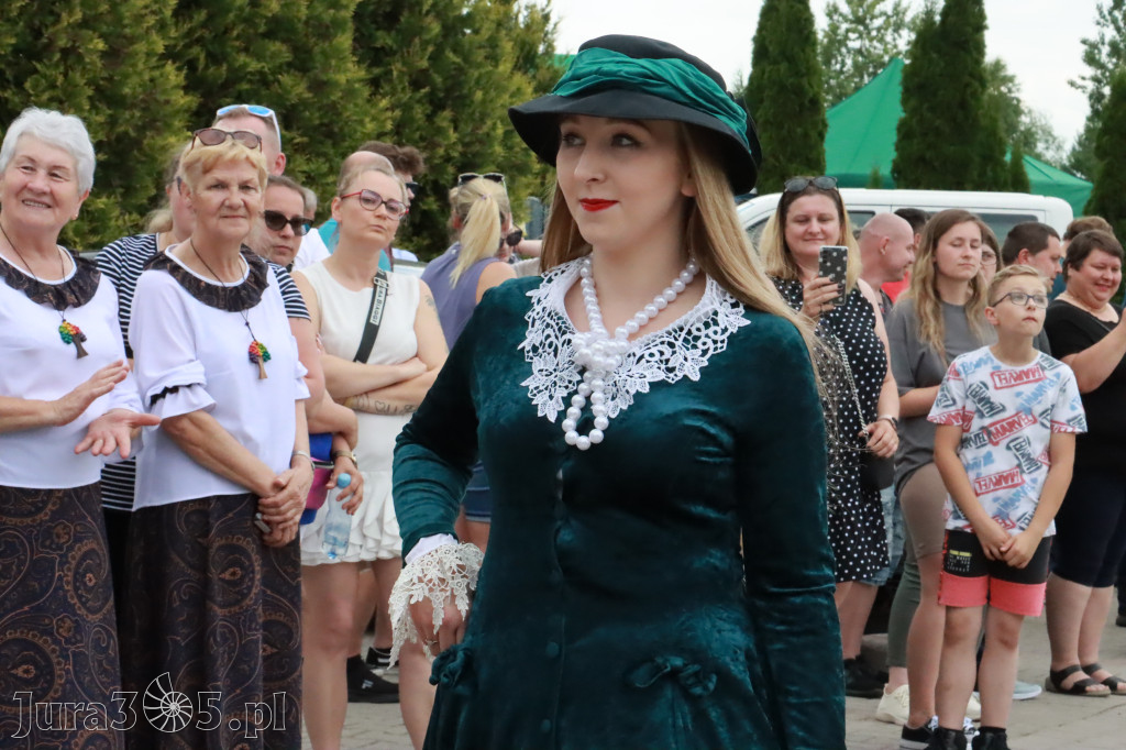 Fotorelacja: Pokazem Mody Historycznej we Włodowicach.