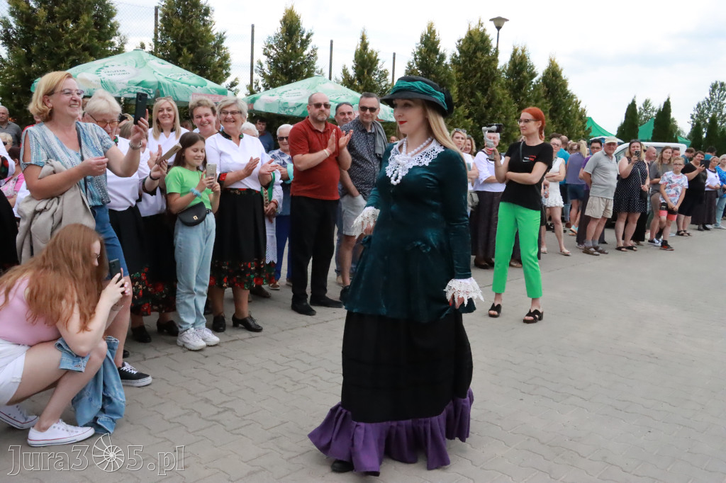 Fotorelacja: Pokazem Mody Historycznej we Włodowicach.