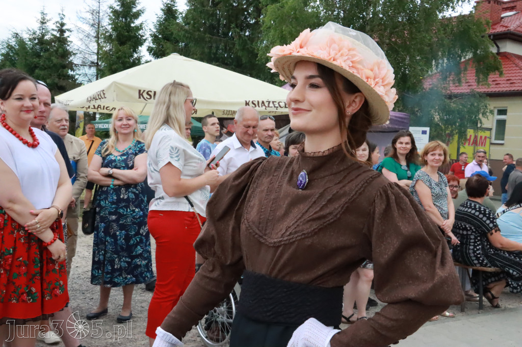 Fotorelacja: Pokazem Mody Historycznej we Włodowicach.
