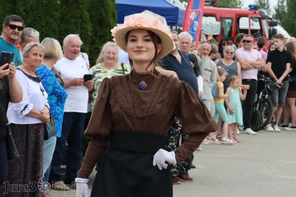 Fotorelacja: Pokazem Mody Historycznej we Włodowicach.