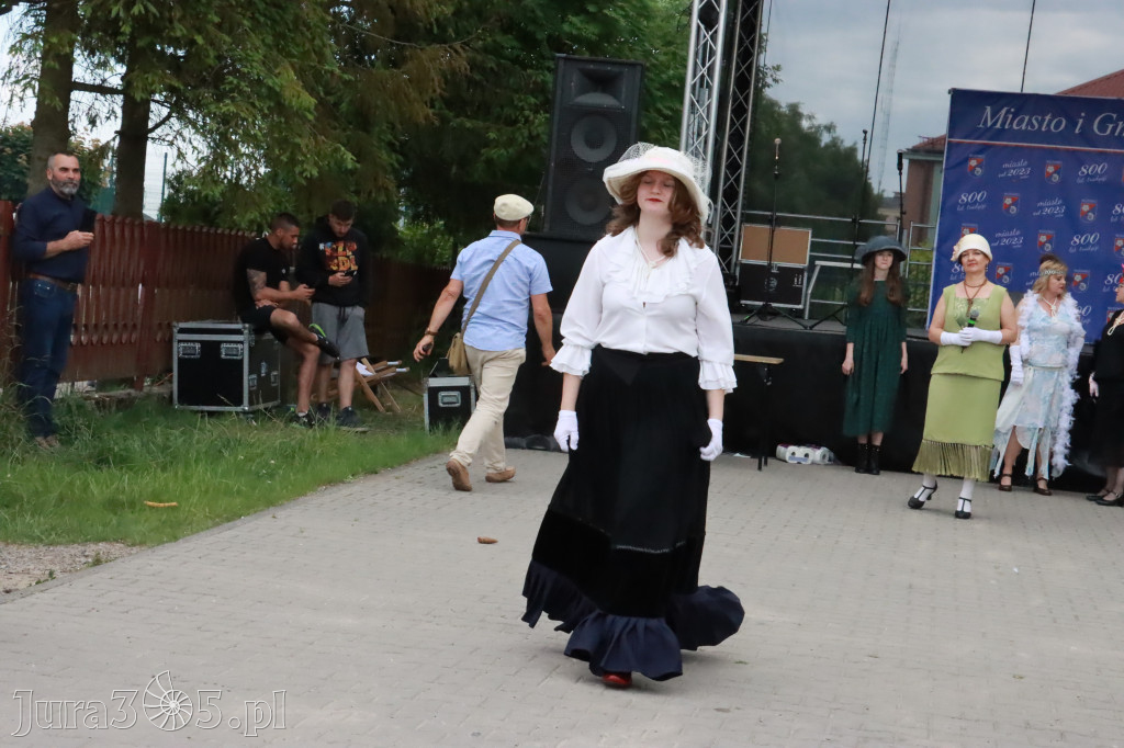 Fotorelacja: Pokazem Mody Historycznej we Włodowicach.