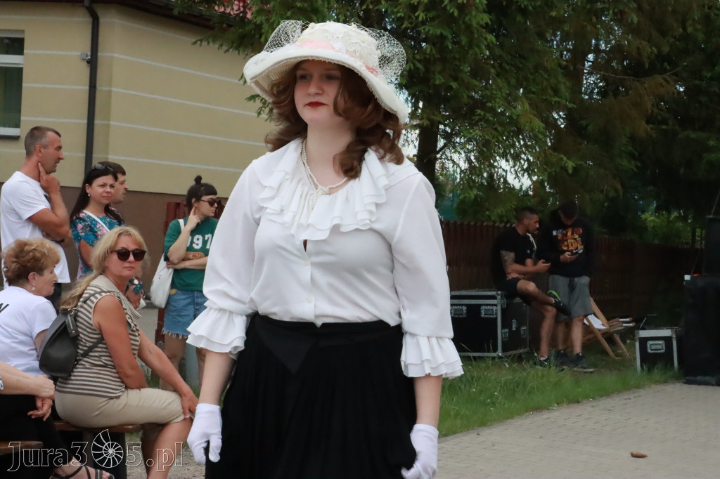 Fotorelacja: Pokazem Mody Historycznej we Włodowicach.