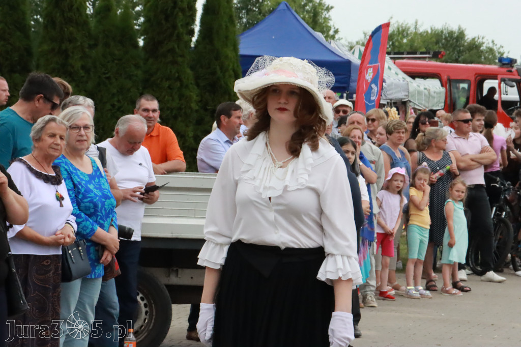 Fotorelacja: Pokazem Mody Historycznej we Włodowicach.