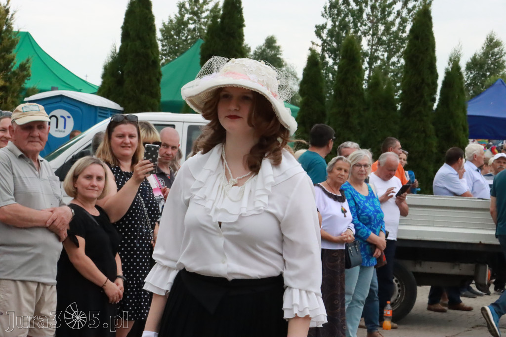 Fotorelacja: Pokazem Mody Historycznej we Włodowicach.