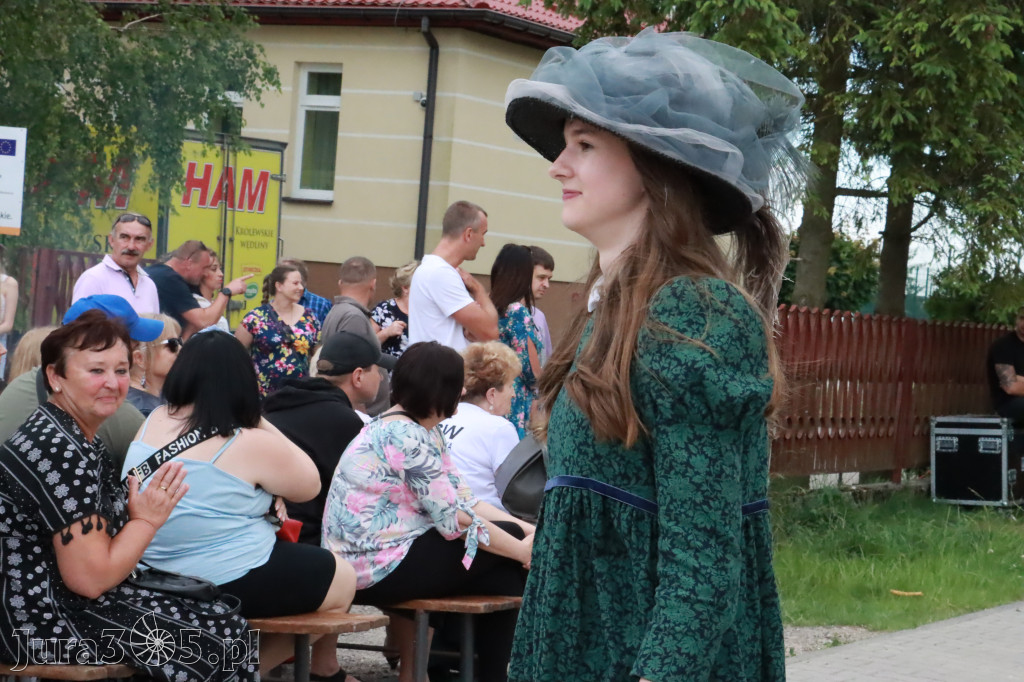 Fotorelacja: Pokazem Mody Historycznej we Włodowicach.