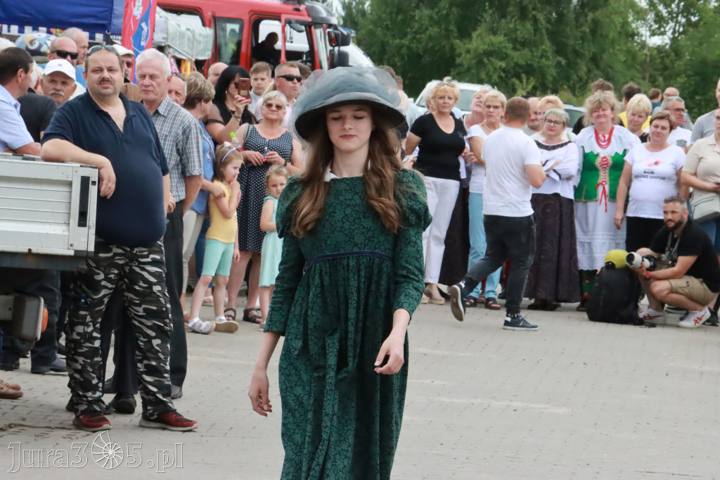 Fotorelacja: Pokazem Mody Historycznej we Włodowicach.