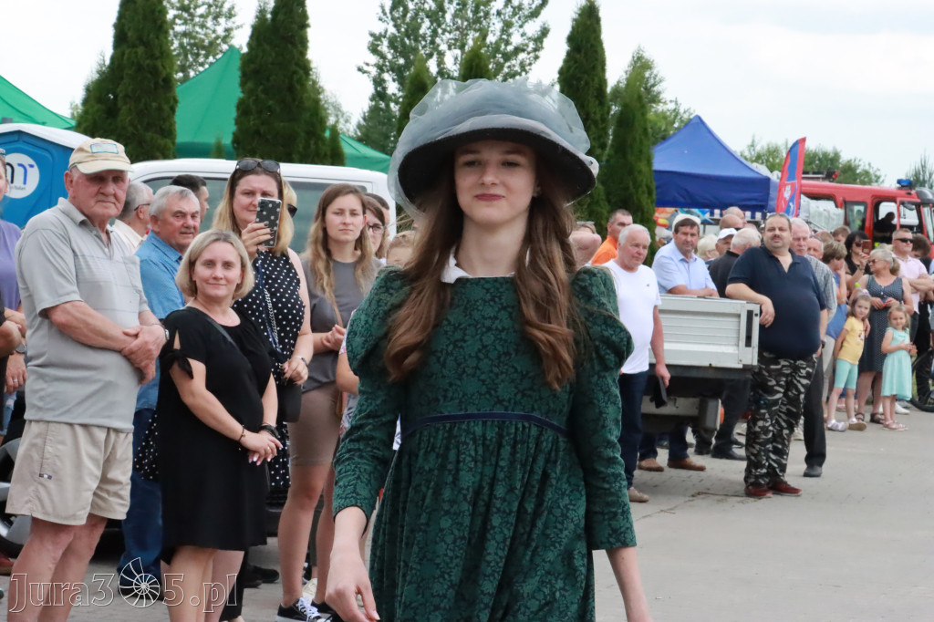 Fotorelacja: Pokazem Mody Historycznej we Włodowicach.