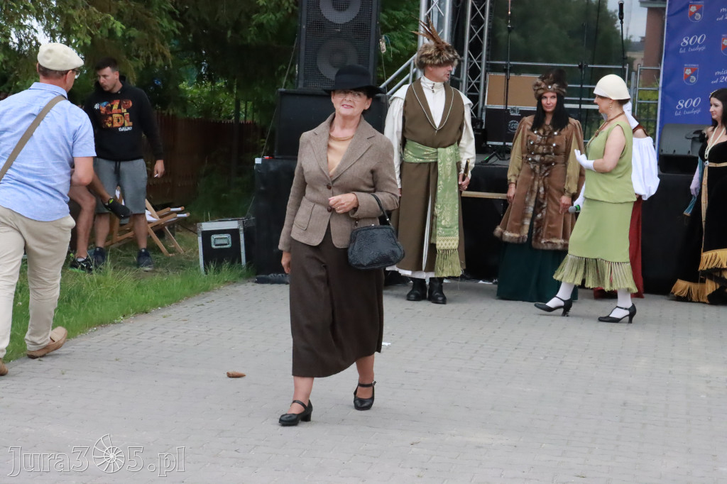 Fotorelacja: Pokazem Mody Historycznej we Włodowicach.