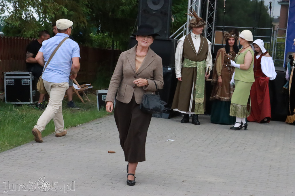 Fotorelacja: Pokazem Mody Historycznej we Włodowicach.