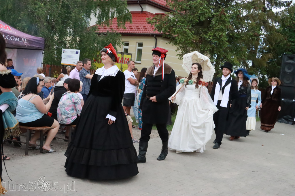 Fotorelacja: Pokazem Mody Historycznej we Włodowicach.