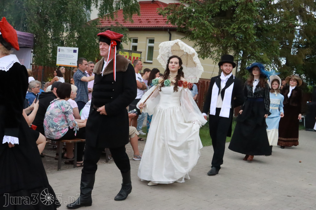 Fotorelacja: Pokazem Mody Historycznej we Włodowicach.