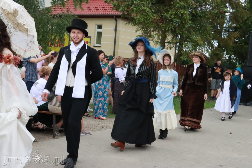 Fotorelacja: Pokazem Mody Historycznej we Włodowicach.