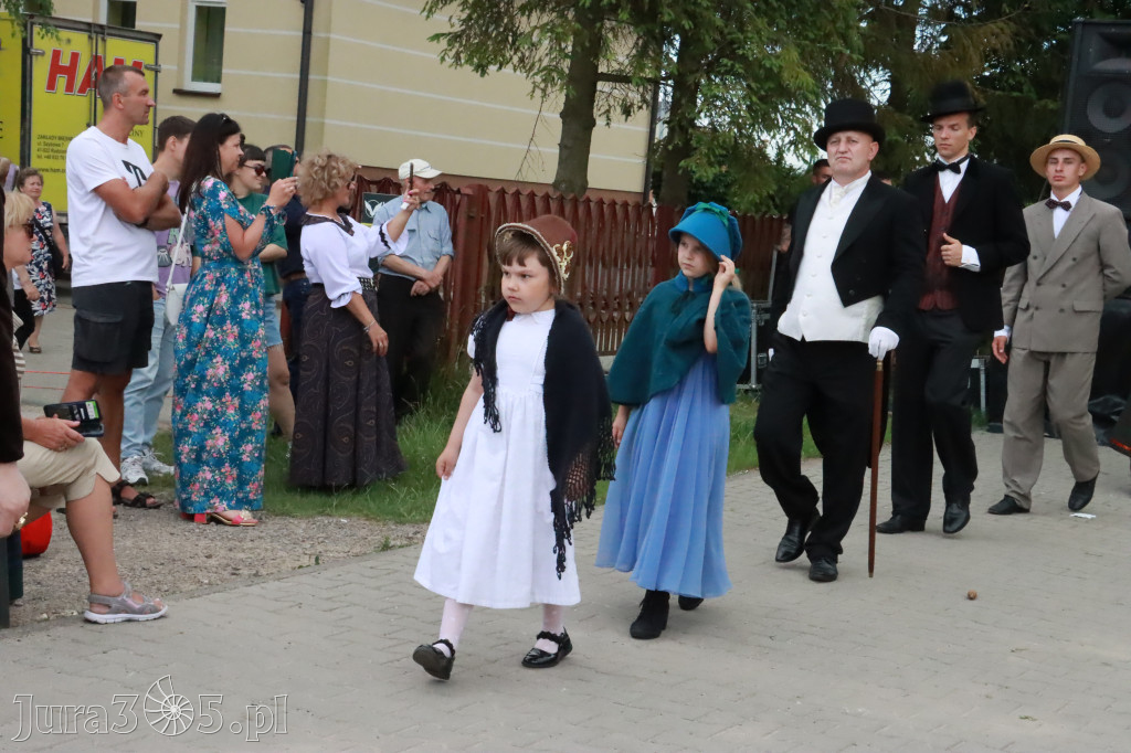 Fotorelacja: Pokazem Mody Historycznej we Włodowicach.