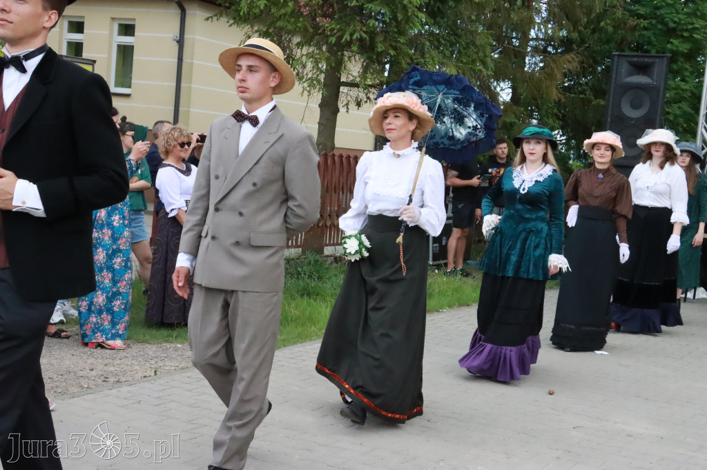 Fotorelacja: Pokazem Mody Historycznej we Włodowicach.