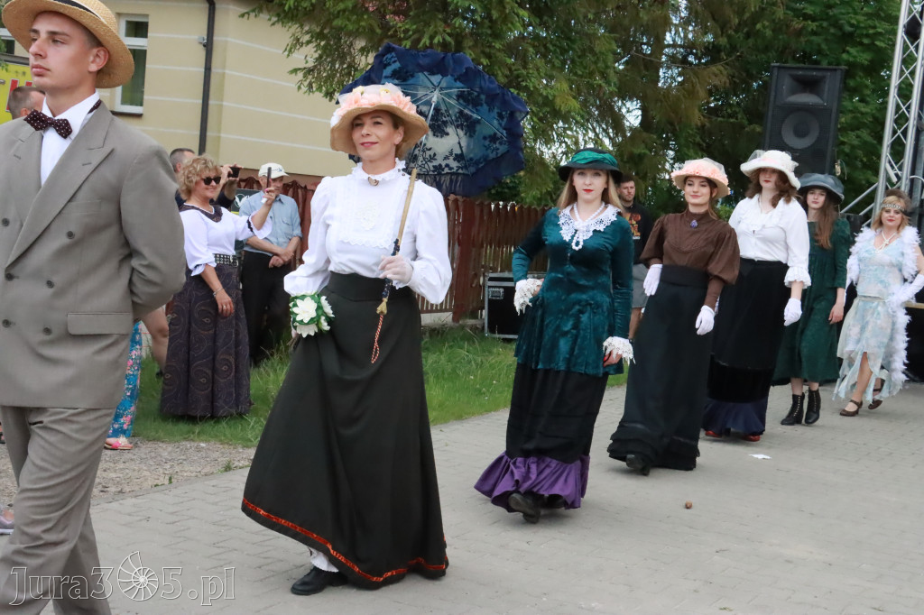 Fotorelacja: Pokazem Mody Historycznej we Włodowicach.