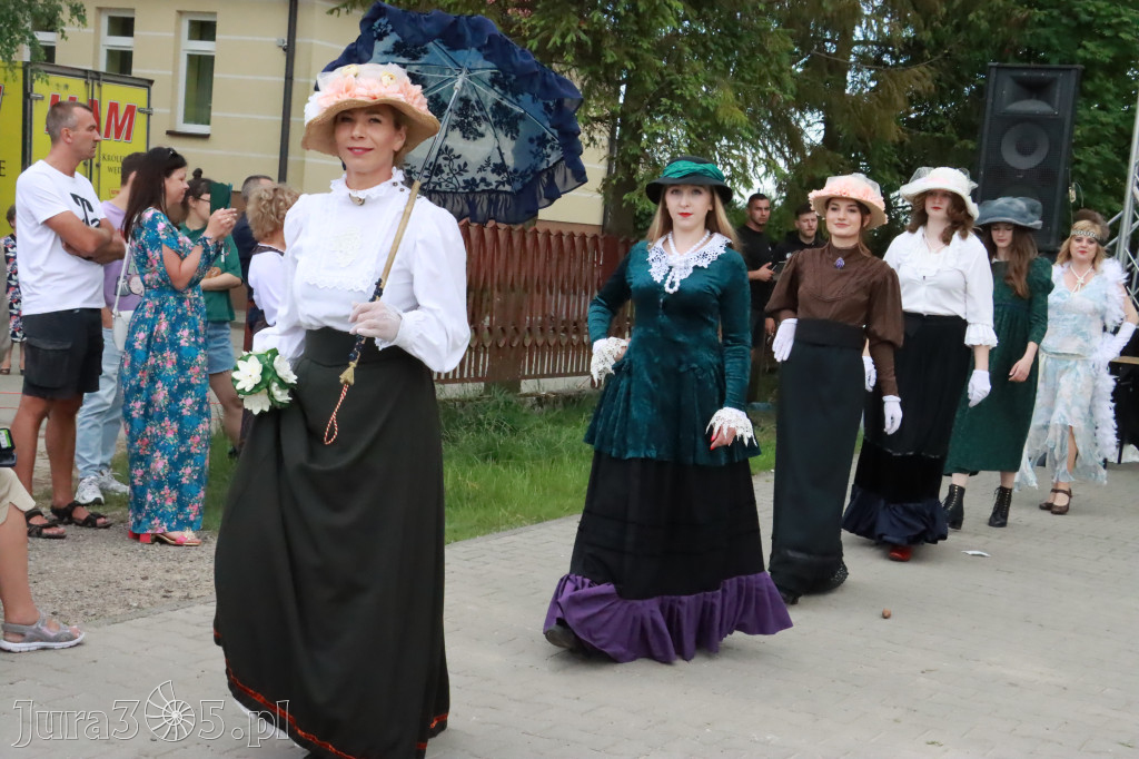 Fotorelacja: Pokazem Mody Historycznej we Włodowicach.
