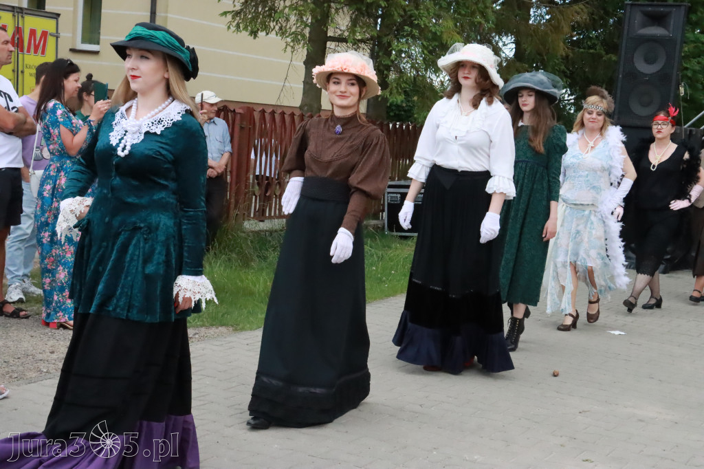 Fotorelacja: Pokazem Mody Historycznej we Włodowicach.