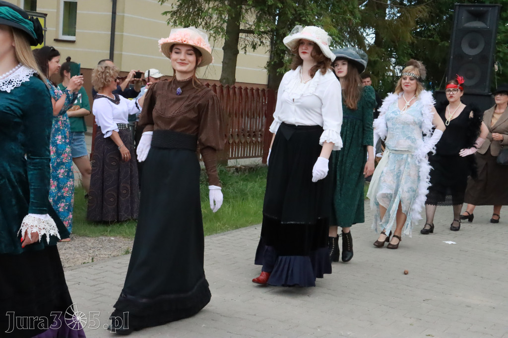 Fotorelacja: Pokazem Mody Historycznej we Włodowicach.