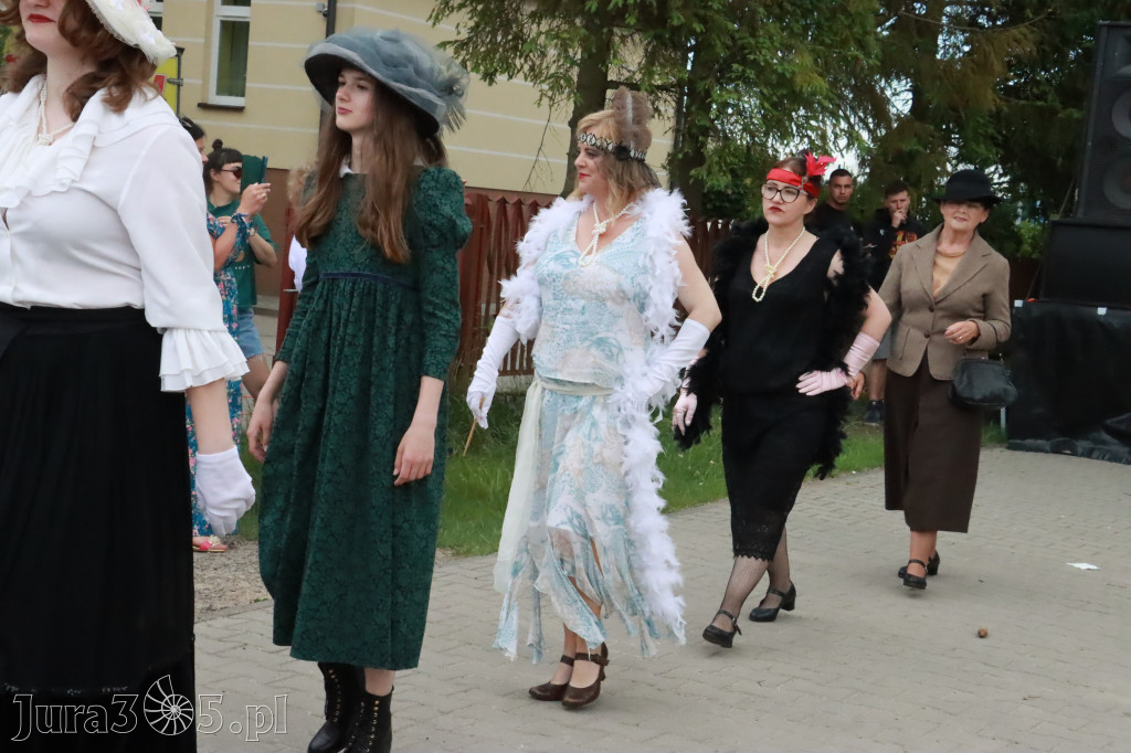 Fotorelacja: Pokazem Mody Historycznej we Włodowicach.