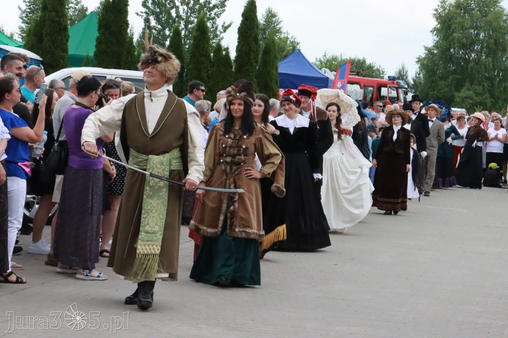 Fotorelacja: Pokazem Mody Historycznej we Włodowicach.