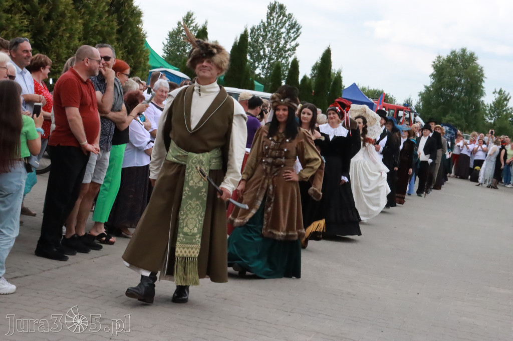 Fotorelacja: Pokazem Mody Historycznej we Włodowicach.