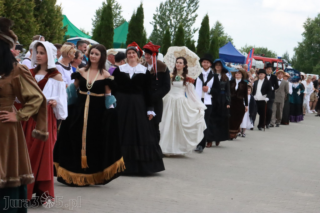 Fotorelacja: Pokazem Mody Historycznej we Włodowicach.