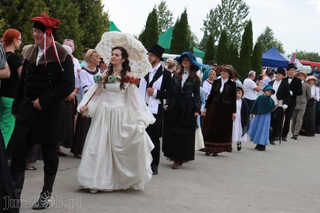 Fotorelacja: Pokazem Mody Historycznej we Włodowicach.